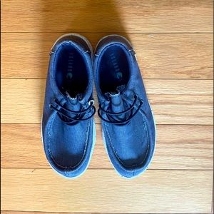 New ISLAND SURF BOYS size 2 boat shoes